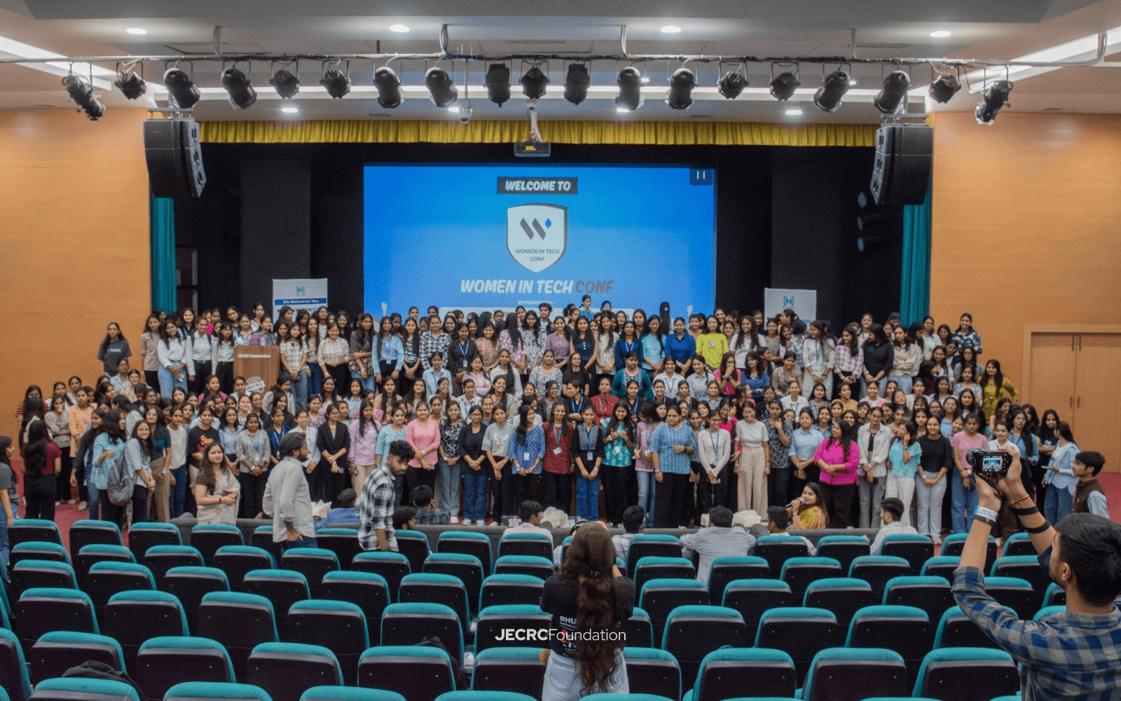 WITCONF 2.0 group photo
